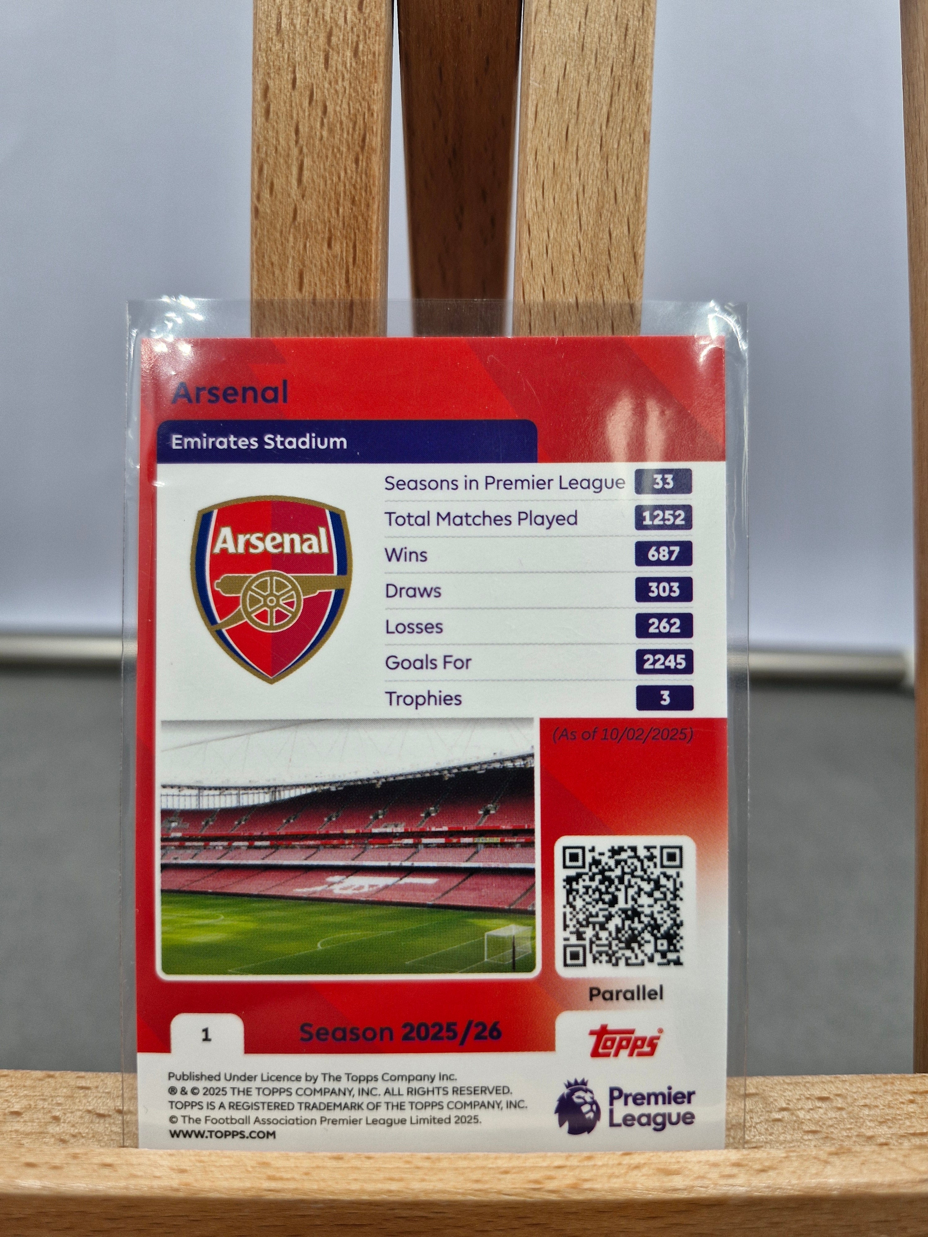 Topps Premier League 2026 - Arsenal Crest Blue Mini Diamond Parallel - Numbered 062/150